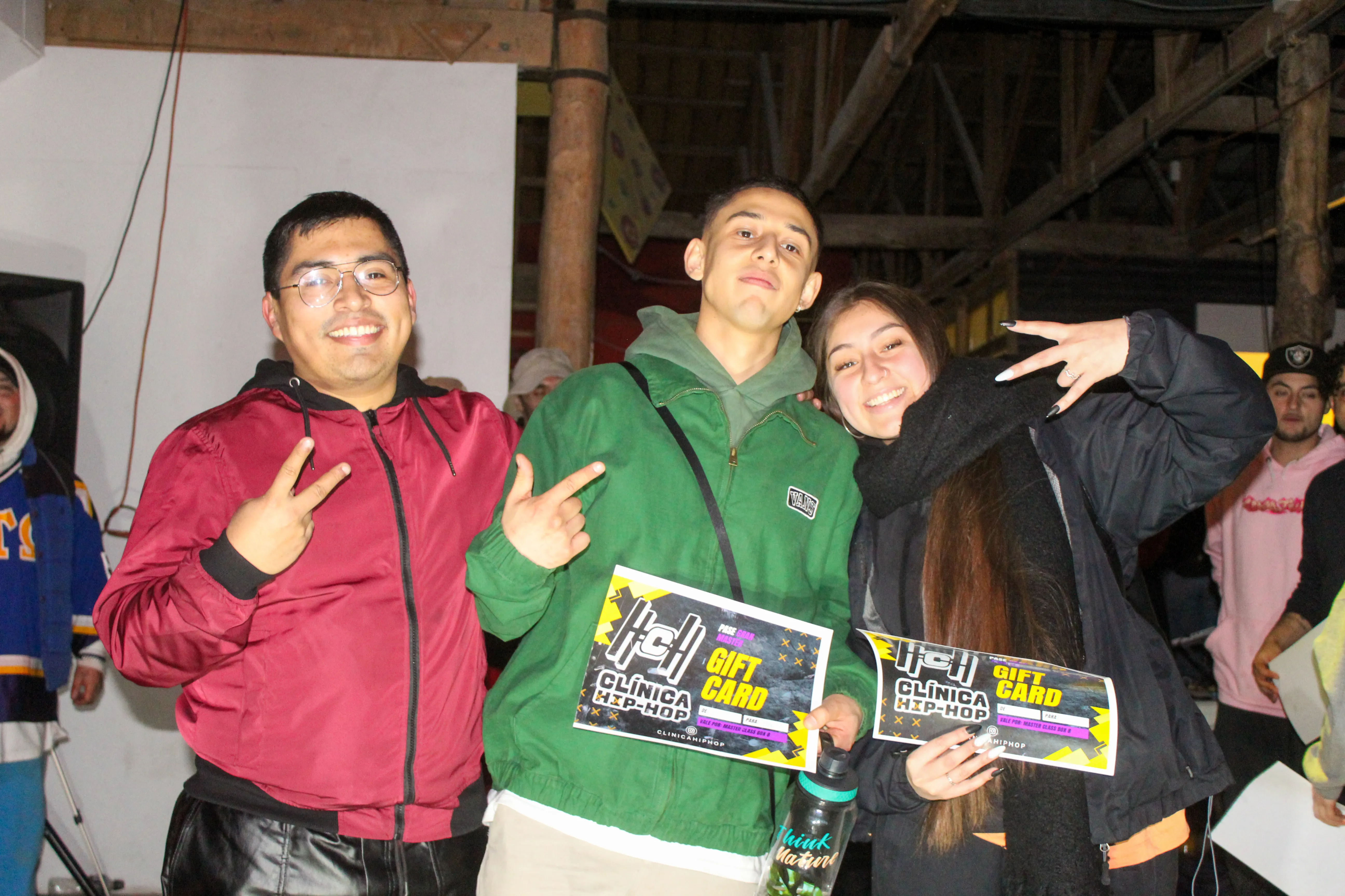 Bladi entregando premio a Doble N campeones All Style