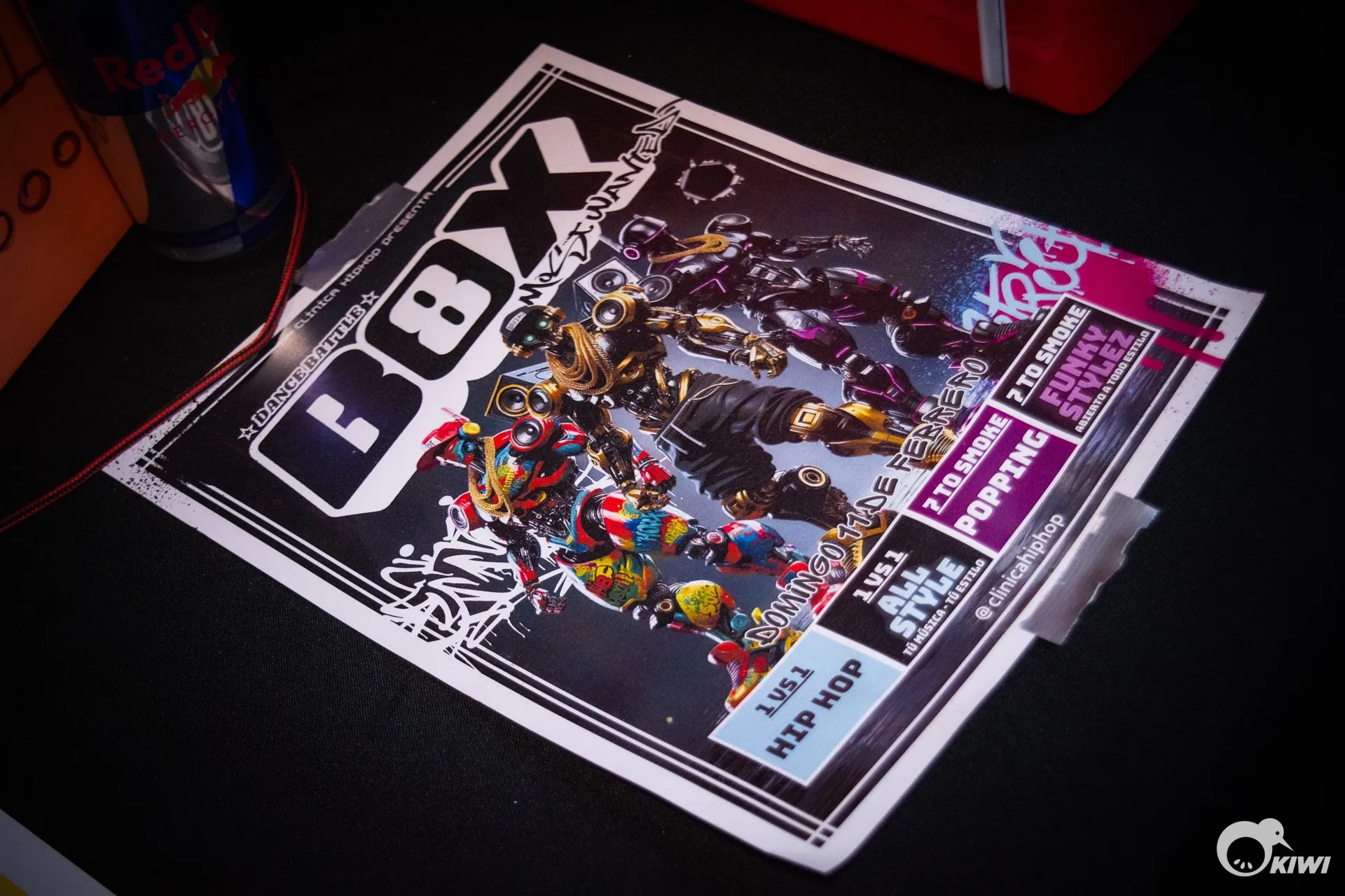 Flyer BOX8 Most Wanted 2024 pegado en la calle