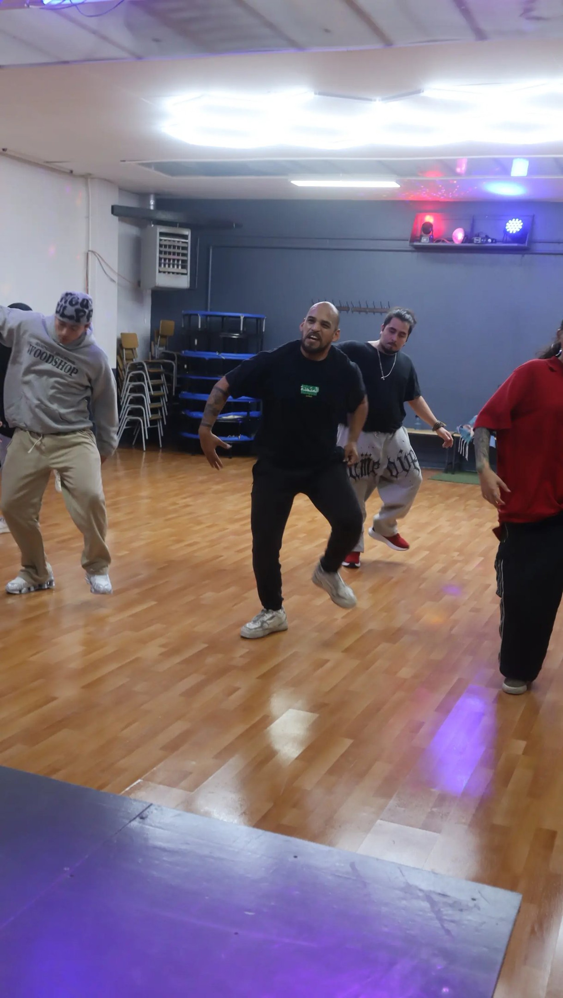 Alumnos practicando Krump