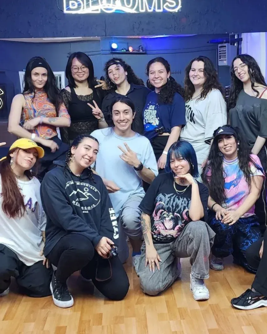 Alumnos en el CliniCamp Afrovibez con Natacha