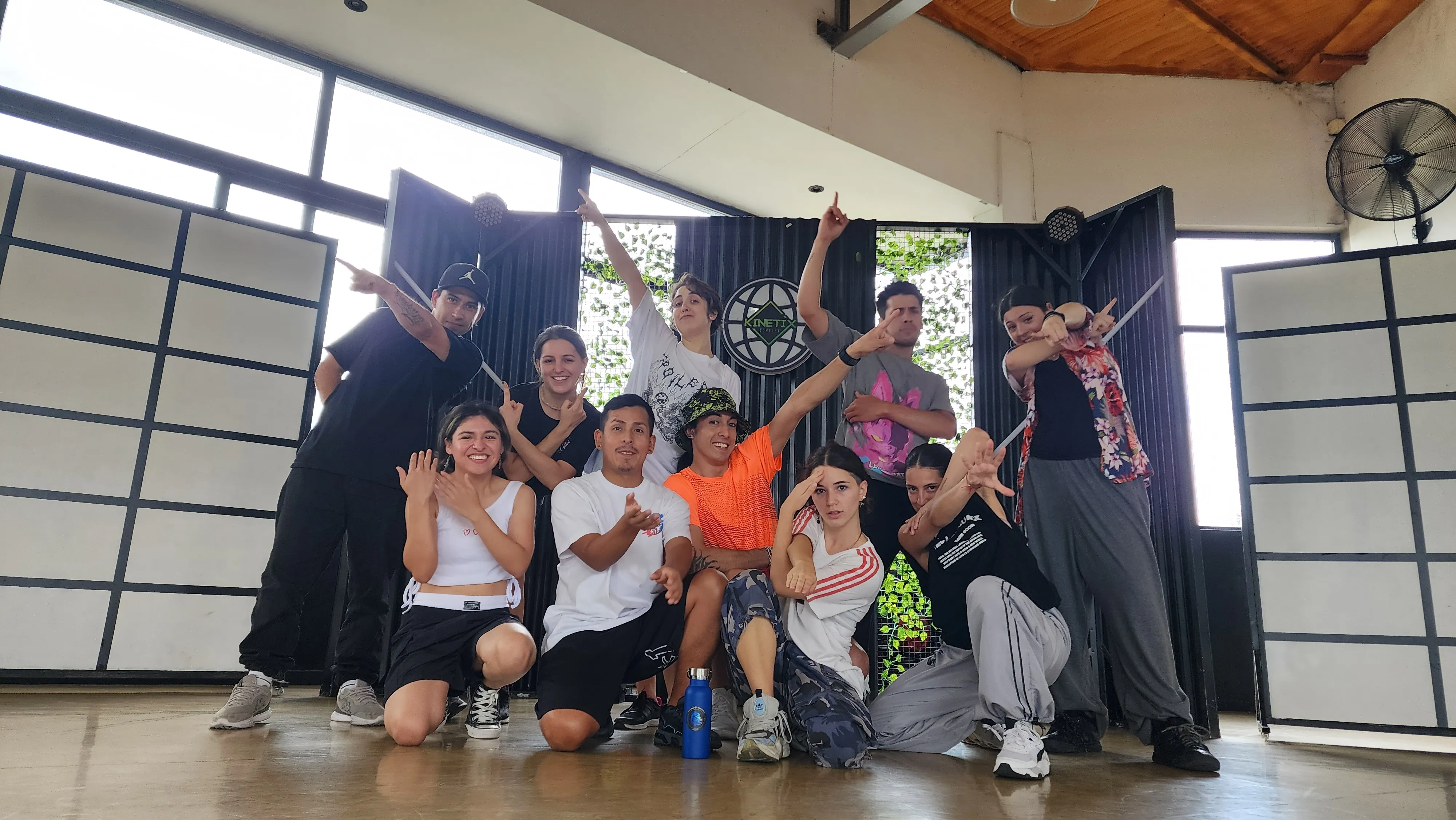 Clase Electro Dance - foto grupal final con Dualiti
